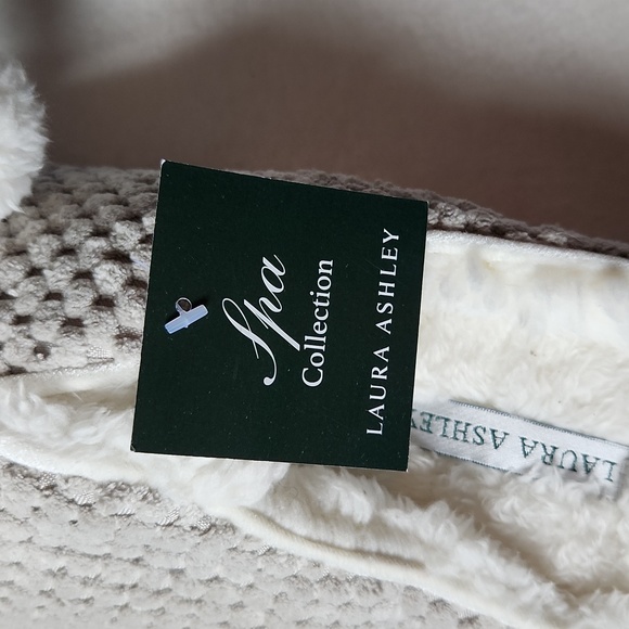 NEW Laura Ashley Memory Foam Slippers - Picture 8 of 8